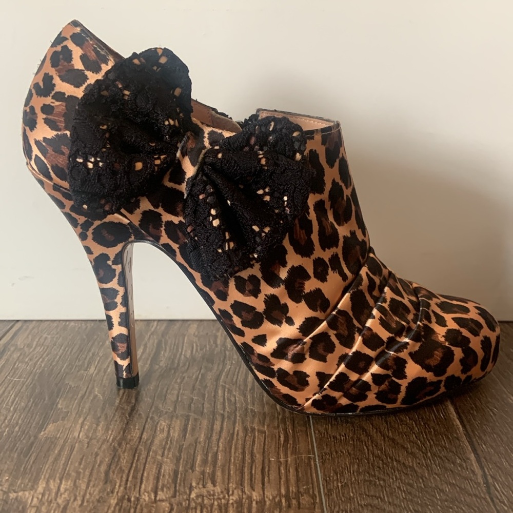 Betsy Johnson Leopard Shoes